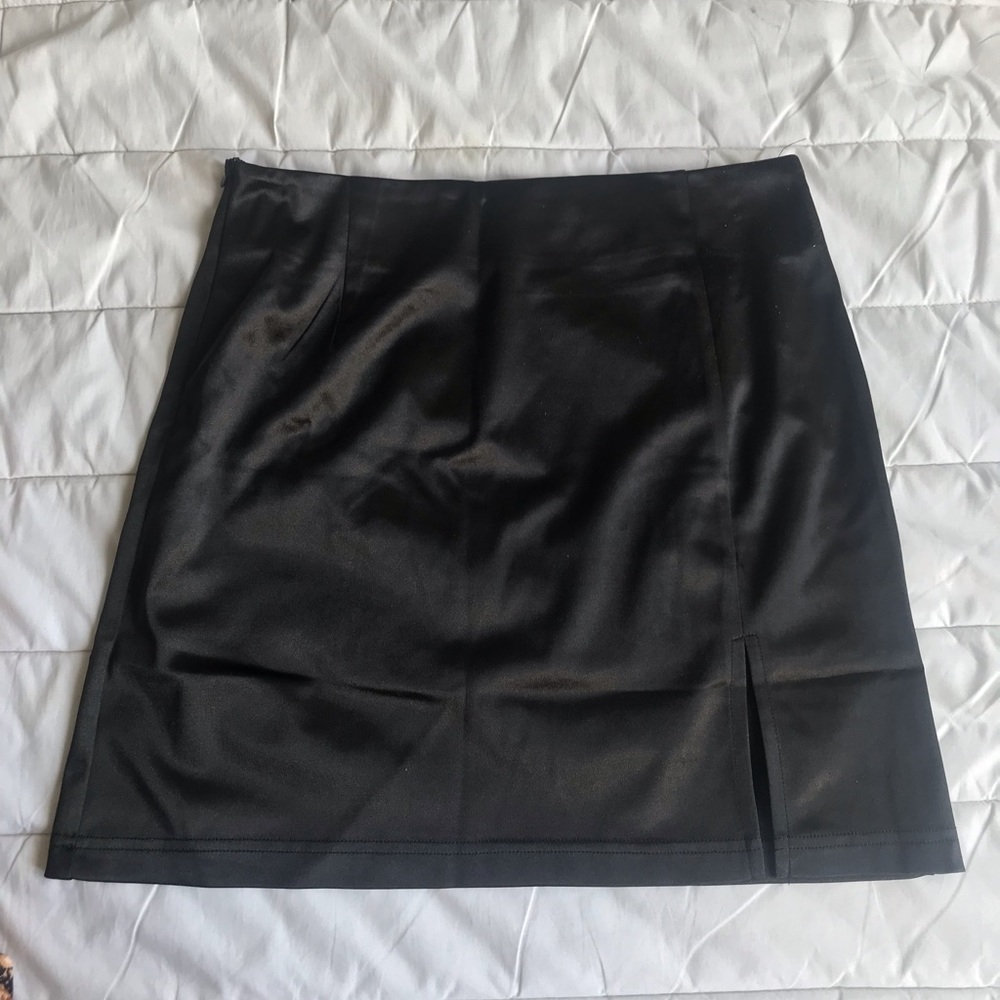 Satin mini skirt with slit
